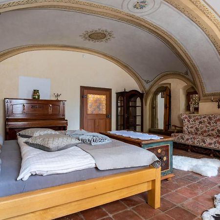 Ambrozuv Dvur Apartment Pouzdrany ภายนอก รูปภาพ
