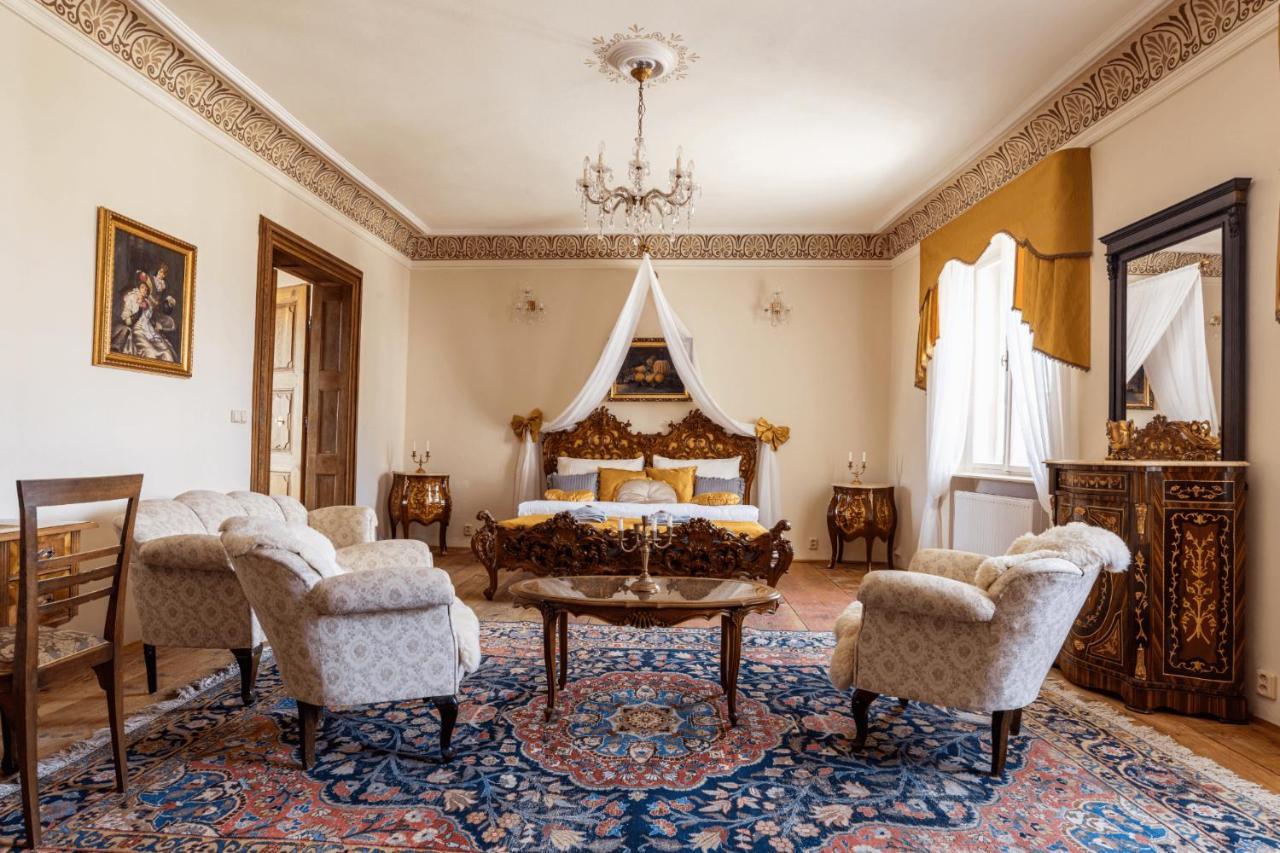 Ambrozuv Dvur Apartment Pouzdrany ภายนอก รูปภาพ