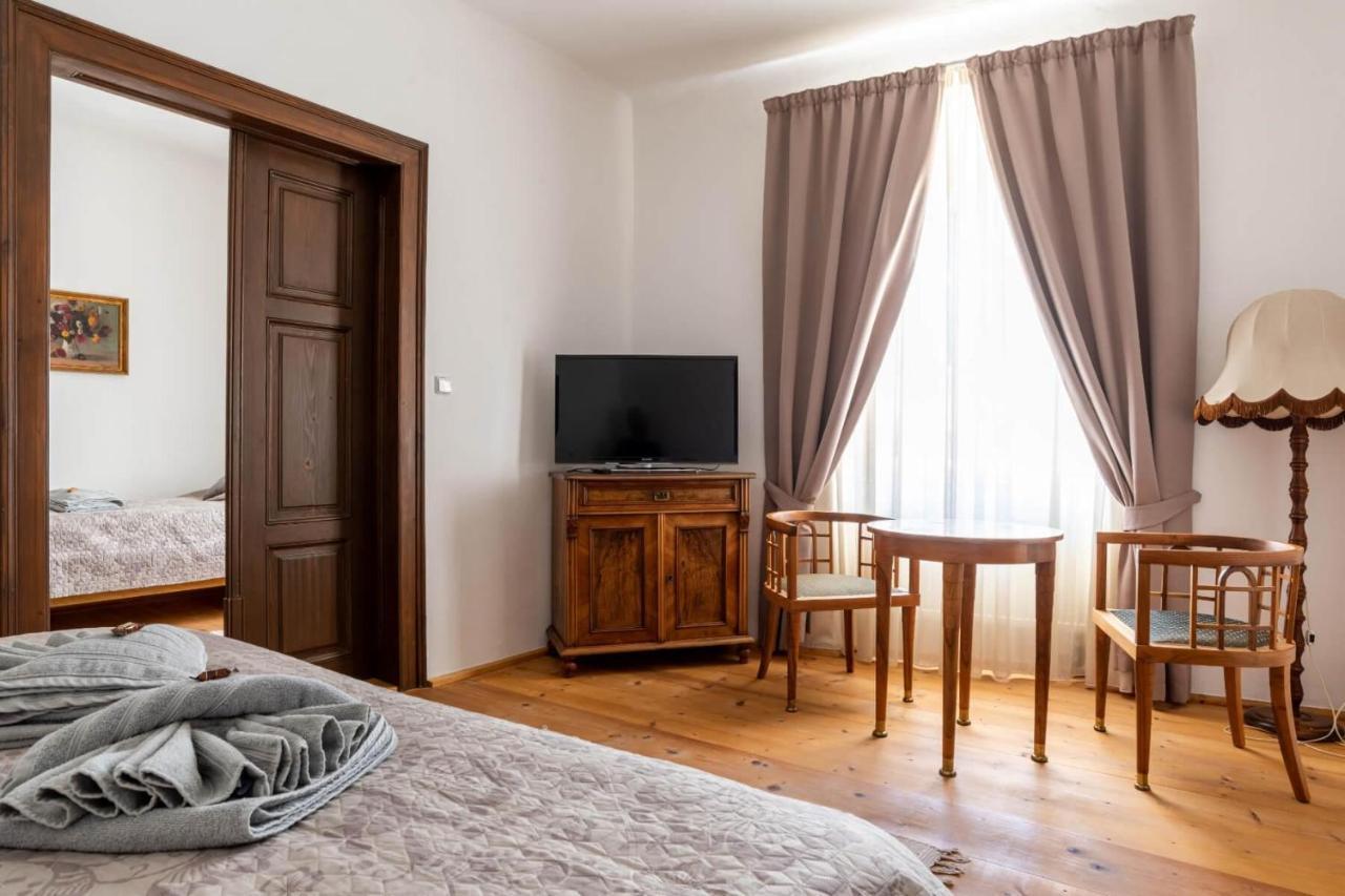 Ambrozuv Dvur Apartment Pouzdrany ภายนอก รูปภาพ