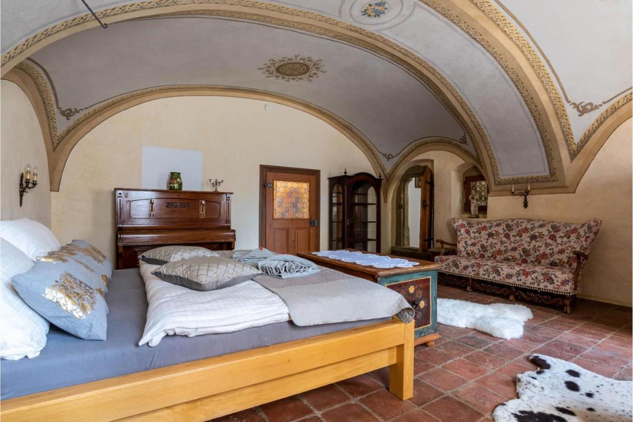 Ambrozuv Dvur Apartment Pouzdrany ภายนอก รูปภาพ