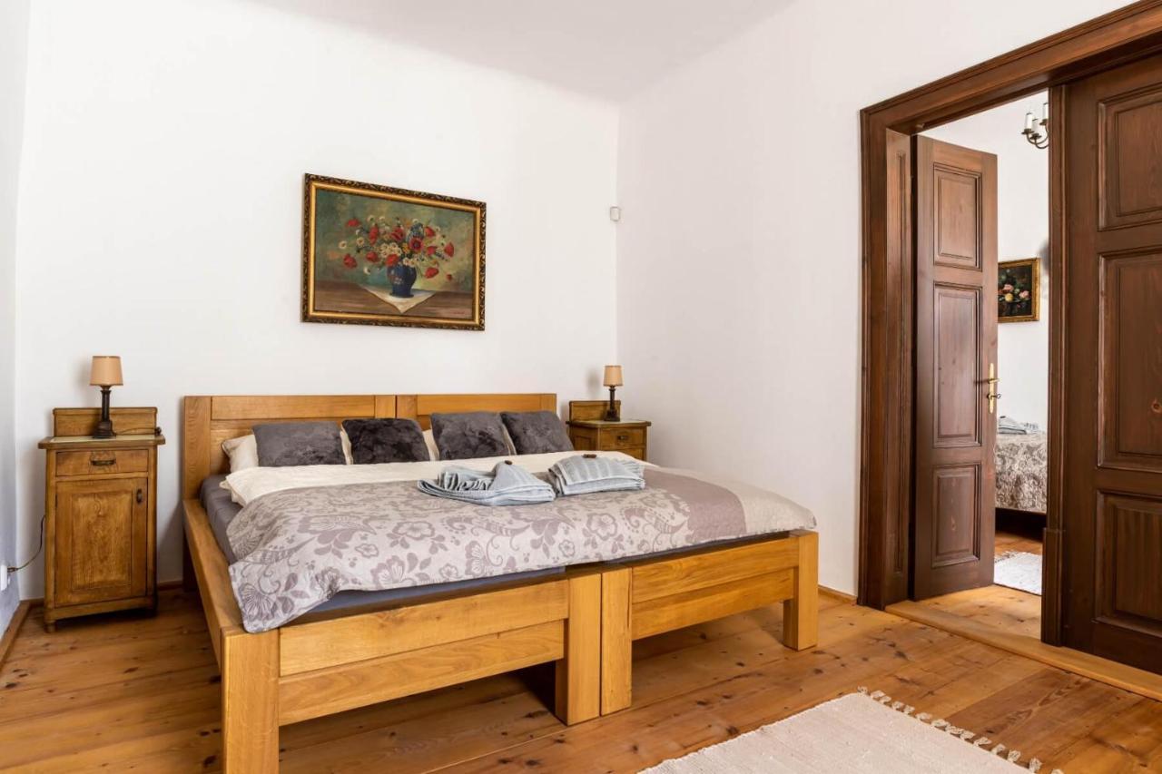 Ambrozuv Dvur Apartment Pouzdrany ภายนอก รูปภาพ