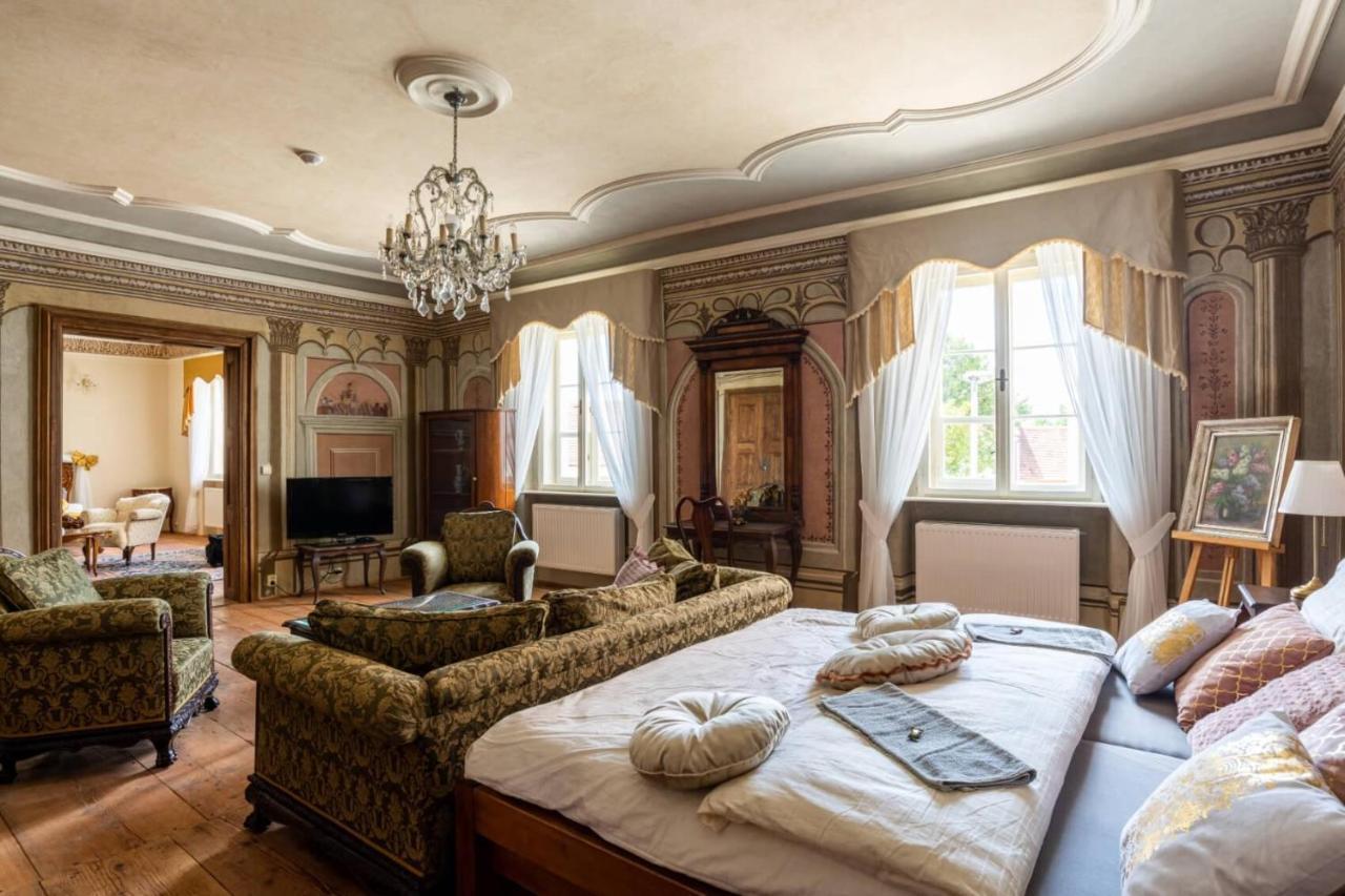 Ambrozuv Dvur Apartment Pouzdrany ภายนอก รูปภาพ